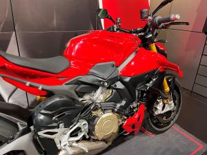 Used Ducati STREETFIGHTER V4 S STREETFIGHTER V4 S for sale in Newcastle Under Lyme | Image 2