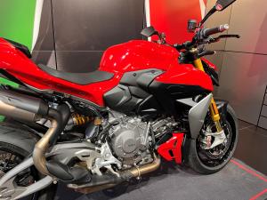 Used Ducati STREETFIGHTER V2 S STREETFIGHTER V2 S for sale in Newcastle Under Lyme | Image 2