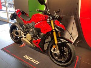 Used Ducati STREETFIGHTER V4 S STREETFIGHTER V4 S for sale in Newcastle Under Lyme | Image 2