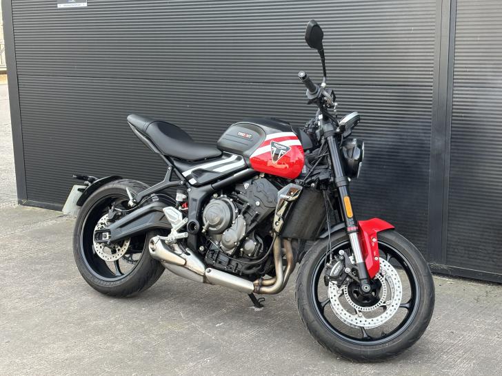 TRIUMPH TRIDENT 660
