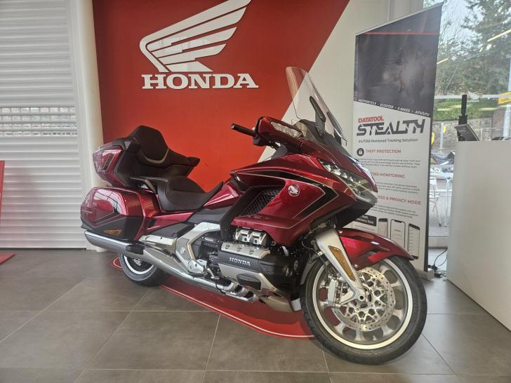 HONDA GL1800 GOLD WING TOUR DCT