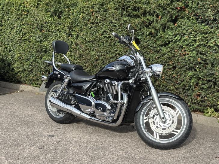 TRIUMPH THUNDERBIRD 1600