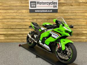 Used Kawasaki NINJA ZX-10R NINJA ZX-10R for sale in Swindon | Image 2