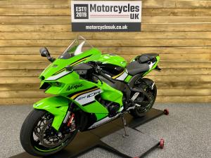 Used Kawasaki NINJA ZX-10R NINJA ZX-10R for sale in Swindon | Image 2