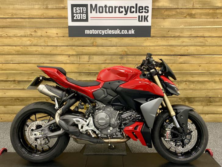 Ducati STREETFIGHTER V2