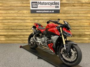 Used Ducati STREETFIGHTER V2 STREETFIGHTER V2 for sale in Swindon | Image 2