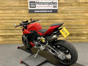 Used Ducati STREETFIGHTER V2 STREETFIGHTER V2 for sale in Swindon | Image 3