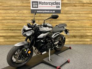 Used Triumph STREET TRIPLE 765 R STREET TRIPLE 765 R for sale in Swindon | Image 2