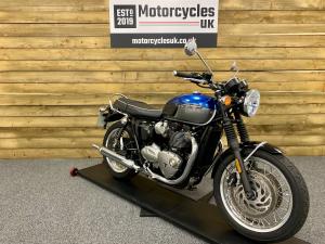 Used Triumph BONNEVILLE BONNEVILLE T120 for sale in Swindon | Image 2