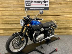 Used Triumph BONNEVILLE BONNEVILLE T120 for sale in Swindon | Image 2