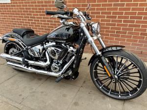 Used Harley-Davidson SOFTAIL FXBR BREAKOUT SOFTAIL FXBR BREAKOUT for sale in London | Image 2