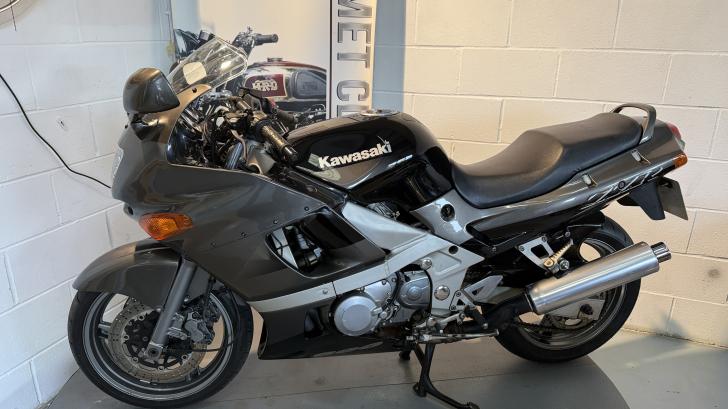 Here's a photo of the KAWASAKI ZZR600, currently available for sale