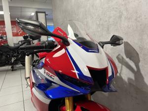 Used Honda CBR1000RR-R FIREBLADE SP CBR1000RR-R FIREBLADE SP for sale in Hull | Image 2