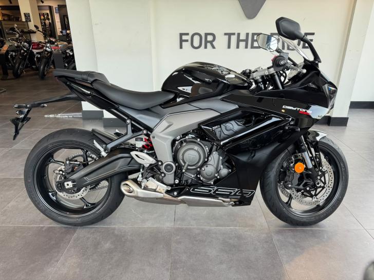Triumph DAYTONA 660