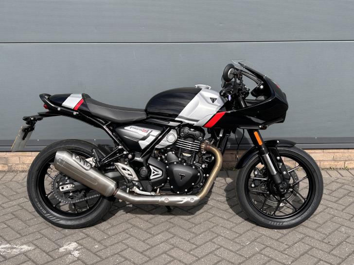 Triumph THRUXTON 400