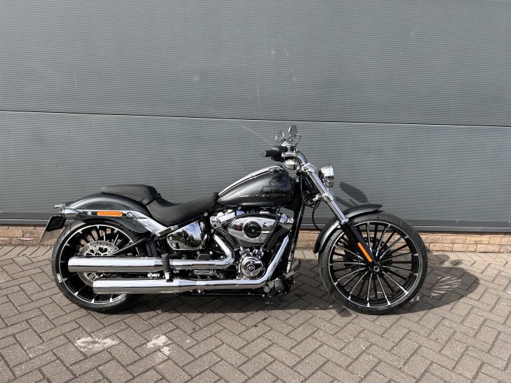 HARLEY-DAVIDSON BREAKOUT 117 
